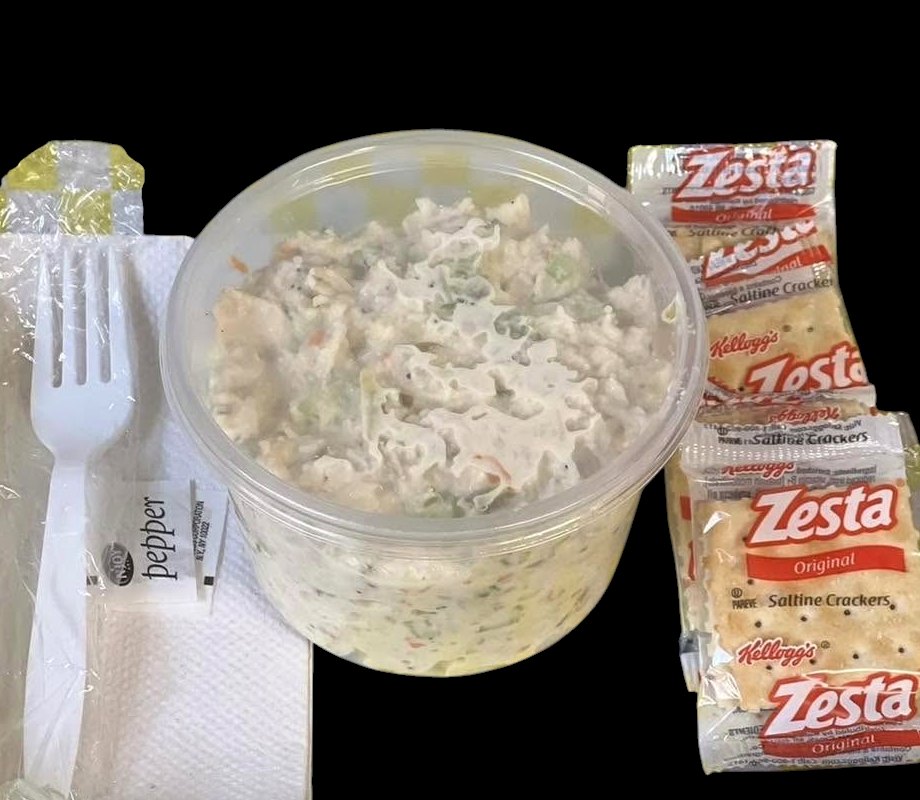 Carlota's chicken salad with saltine crackers
